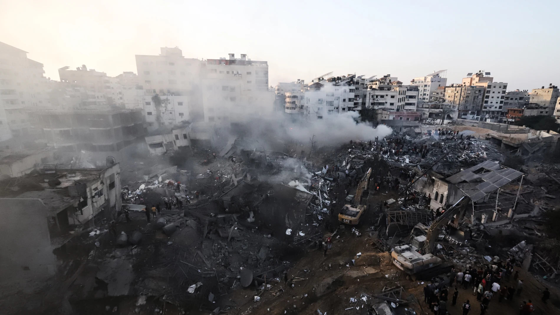 Columnas de humo sobre la franja de Gaza