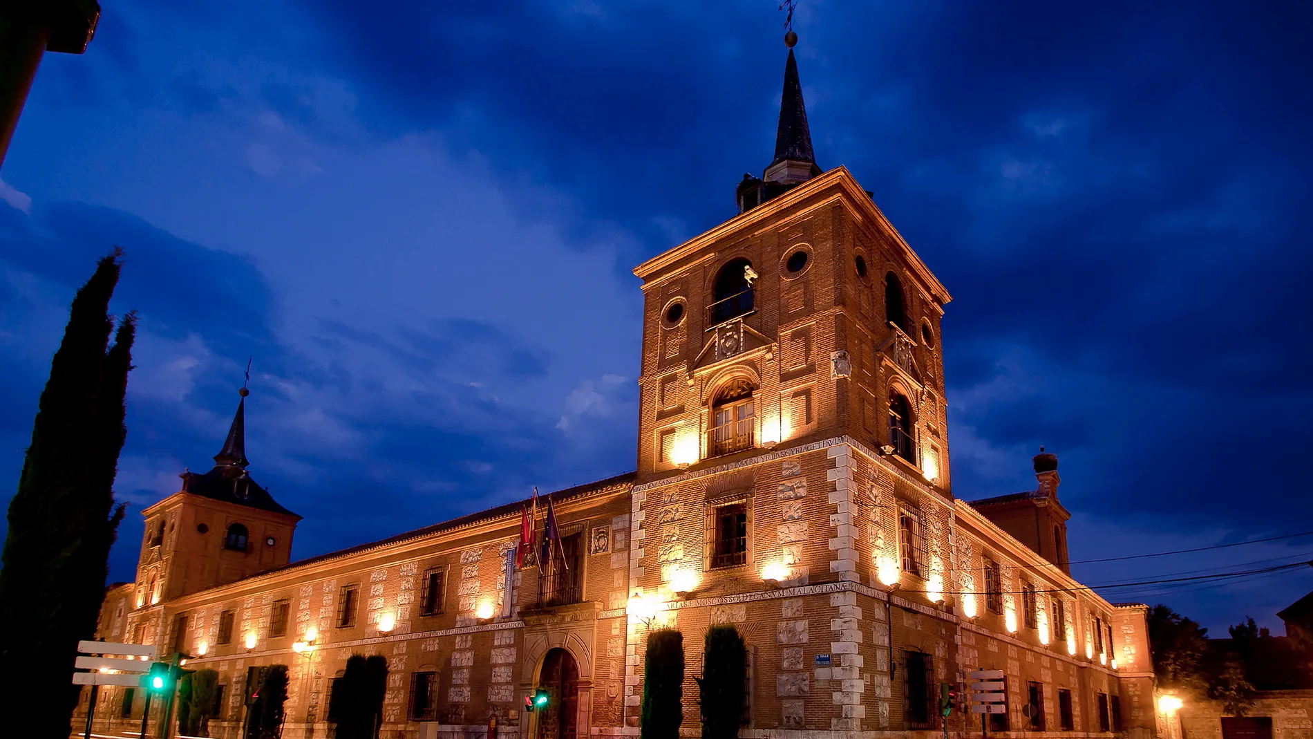 Vista nocturna del casco viejo de Alcalá de Henares
