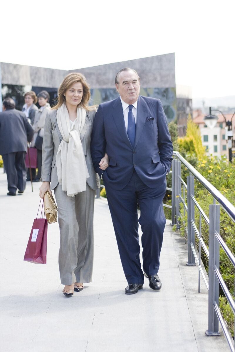 Fernando Fernández Tapias junto a su mujer, Nuria González, en Asturias, a 16 de abril de 2009, en Asturias. FERNANDO FERNANDEZ TAPIAS NURIA GONZALEZ;GENTE;ANIMALES Y CURIOSIDADES GENTE Europa Press Reportajes (Foto de ARCHIVO) 16/04/2009