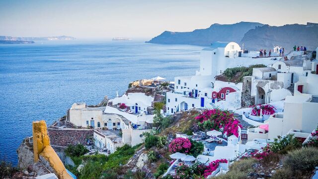 El popular destino turístico de Santorini se encuentra en el cráter de un enorme volcán submarino