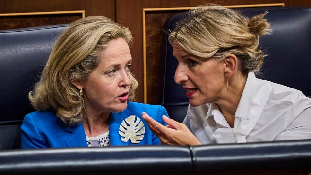Yolanda Diaz y Nadia Calviño Jornada del pleno sesión de Investidura en el Congreso de los Diputados.
