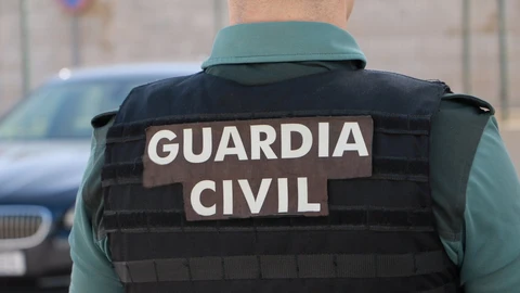 Un agente de la Guardia Civil