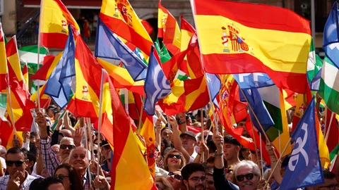 Núñez Feijóo y Juanma Moreno en la clausura de un acto en defensa de la igualdad de los españoles (Málaga)