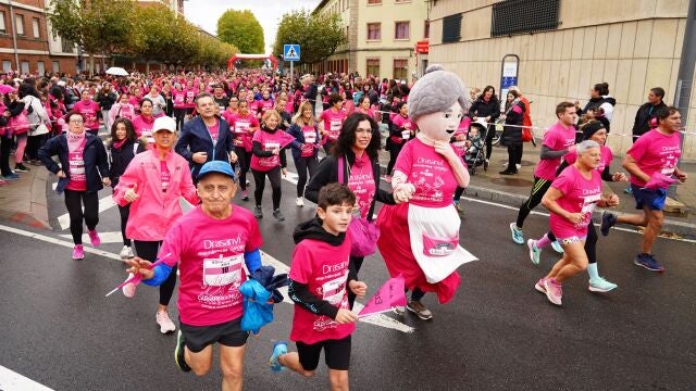 Inicio de la IX Carrera de la Mujer contra el Cáncer de Mama en León