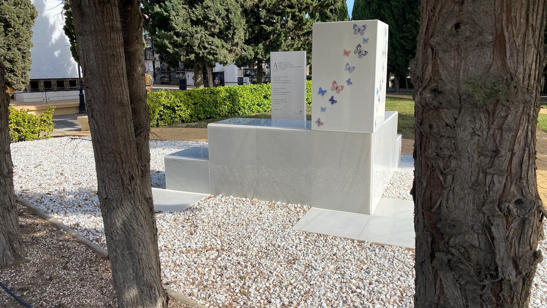 Espacio dedicado a los bebés no nacidos en el cementerio de Almería