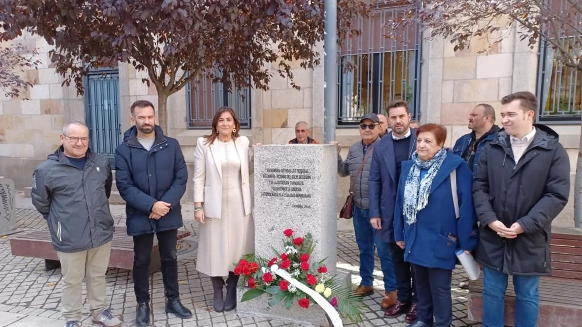 Ana Sánchez y Antidio Fagúndez, durante el homenaje a a los represaliados por el franquismo en Zamora