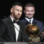 Leo Messi gana su octavo Balón de Oro y se lo dedica a Diego Maradona