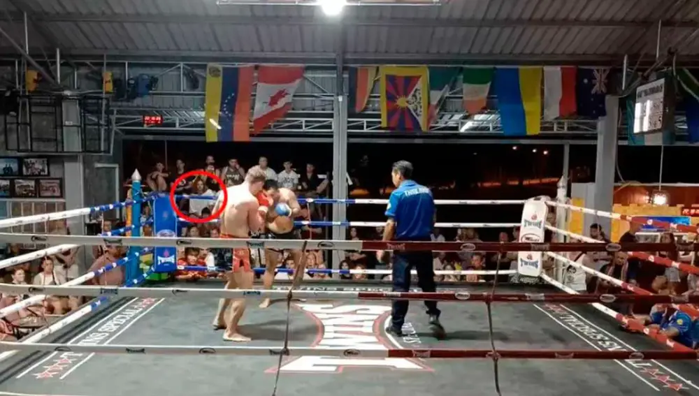 Daniel Sancho en un combate de Muay Thai
