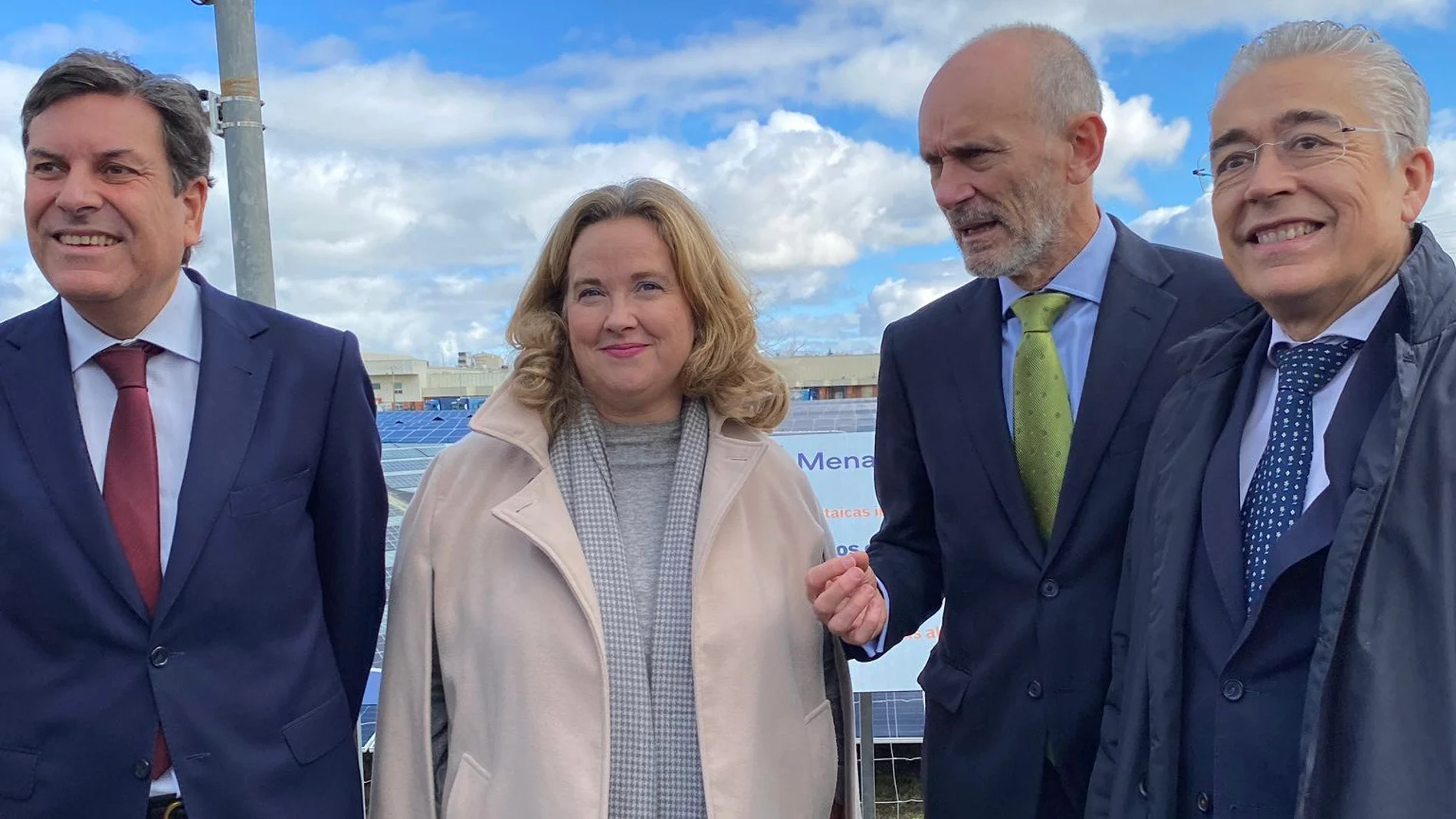 El consejero Carlos Fernández Carriedo y la alcaldesa Cristina Ayala participan en la inauguración de las instalaciones fotovoltaicas de Bekaert-Ubisa