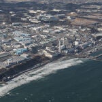 Japón.- Cinco trabajadores de Fukushima se empaparon con varios litros, no mililitros, de agua radiactiva