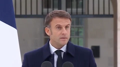 Emmanuel Macron se opone a la utilización del lenguaje inclusivo: "El masculino es lo neutro"
