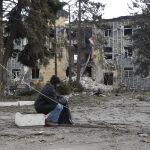 Ucrania.- Las autoridades prorrusas de Donetsk investigan el asesinato por disparos de nueve civiles, dos de ellos niños