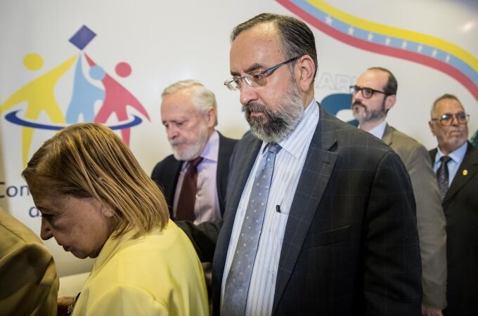 Fiscalía de Venezuela cita para el lunes a tres organizadores de las primarias opositoras