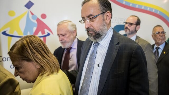 Fiscalía de Venezuela cita para el lunes a tres organizadores de las primarias opositoras