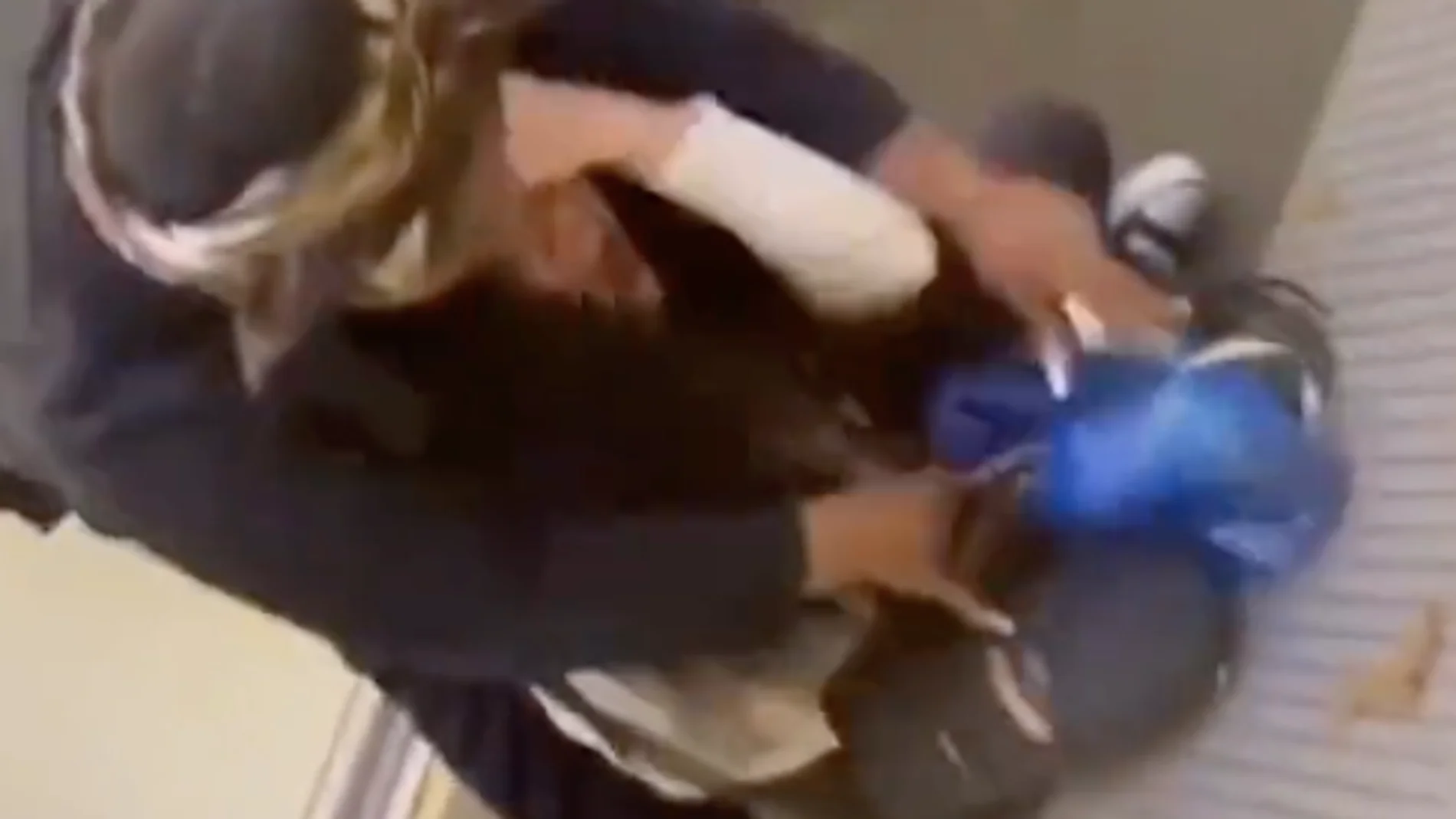 Brutal agresión a una mujer en el metro de Londres