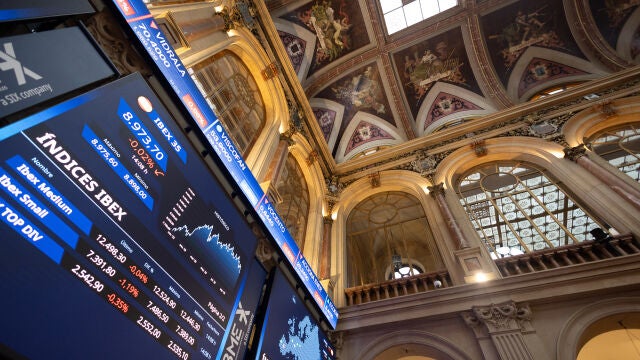 Economía/Bolsa.- El Ibex inicia la semana con una subida del 1,07% y recupera los 9.000 puntos