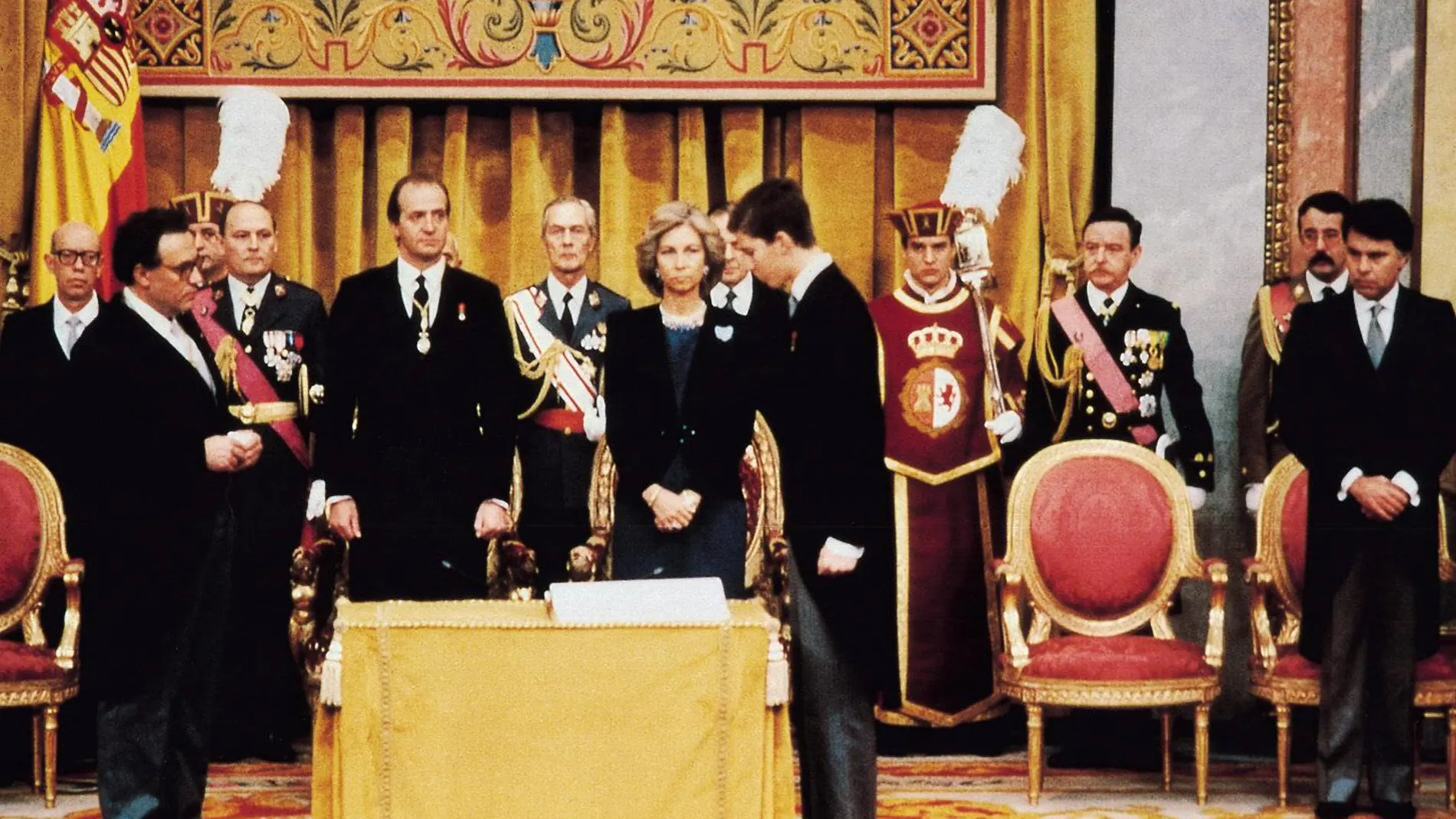 Juramento de la Constitución por el Príncipe Felipe en 1986