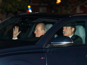 Juan Carlos I y Doña Sofía llegan a la celebración familiar del cumpleaños de la Princesa