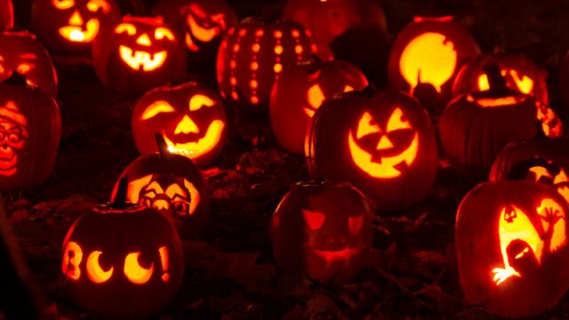 ¿De dónde viene la tradición de tallar calabazas en Halloween?