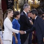 El presidente de la Generalitat valenciana saluda esta mañana a la princesa Leonor