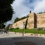 La Muralla de Salamanca, la ciudad donde una chica fue amenazada con un cuchillo en la calle por un hombre y obligada a ir a su casa para darle algo de "valor"