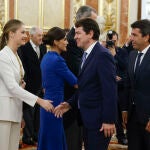 El presidente de la Junta, Alfonso Fernández Mañueco, saluda a la princesa Leonor