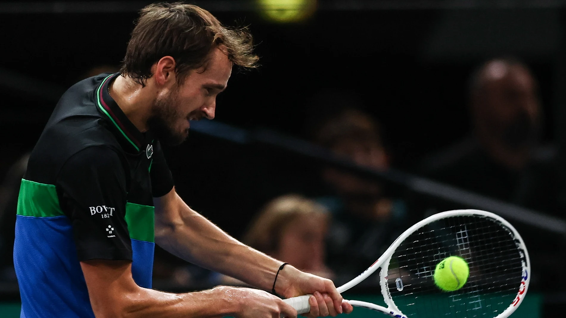 Paris (France), 01/11/2023.- Daniil Medvedev of Russia in action during his second round match against Grigor Dimitrov of Bulgaria at the Paris Masters tennis tournament in Paris, France, 01 November 2023. (Tenis, Francia, Rusia) EFE/EPA/Mohammed Badra 
