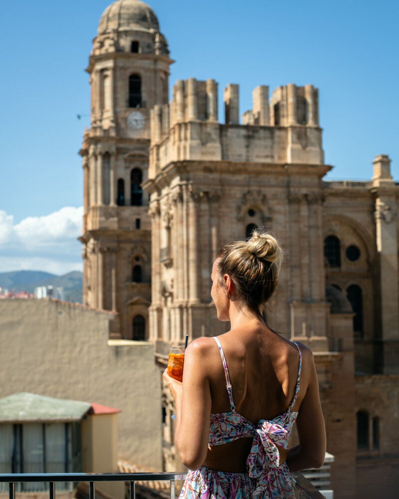 Desde la azotea del Hotel Molina Lario, vistas de lujo hacia la catedral de Málaga