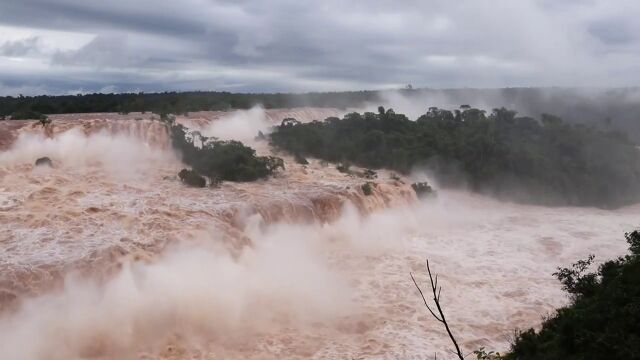 Clausuradas las cataratas de Iguazú por el aumento extremo del nivel del agua: un caudal 16 veces superior al habitual
