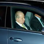 El Rey Juan Carlos llega al aeropuerto para regresar a Abu Dabi tras haber asistido a la celebración de 18 cumpleaños de su nieta, la Princesa Leonor.