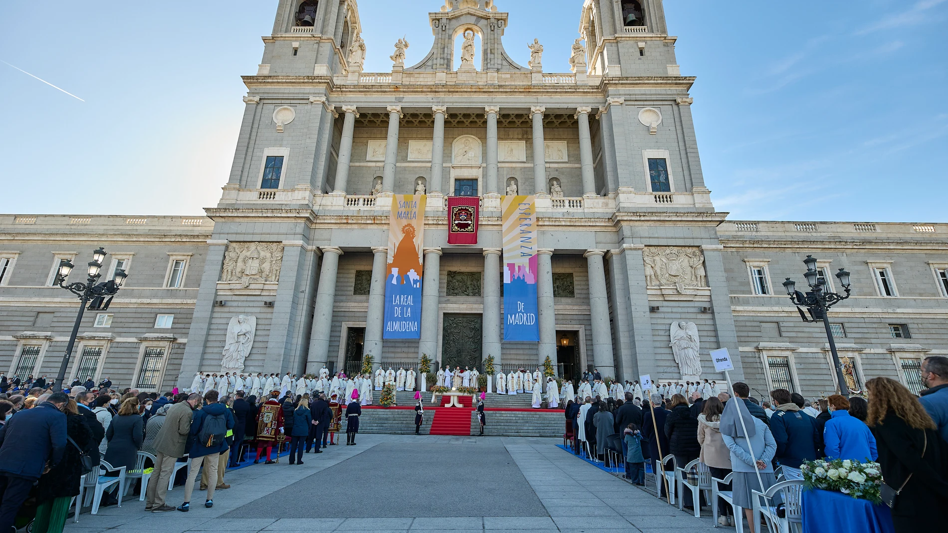 MADRID.-La capital homenajeará el 9 de noviembre a su patrona, la Almudena, con una misa en la plaza junto a la catedral