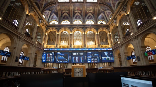 Economía/Bolsa.- El Ibex suaviza las alzas de la apertura y cotiza plano al mediodía, a medio camino de los 9.300 puntos