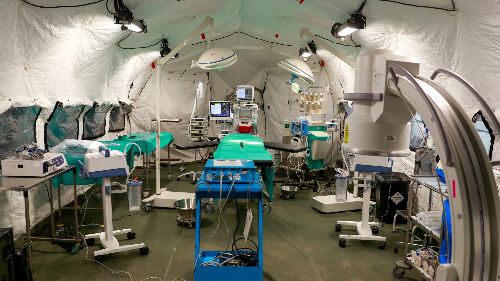 Interior del ROLE 2F, el avanzado sistema quirúrgico de campaña militar 