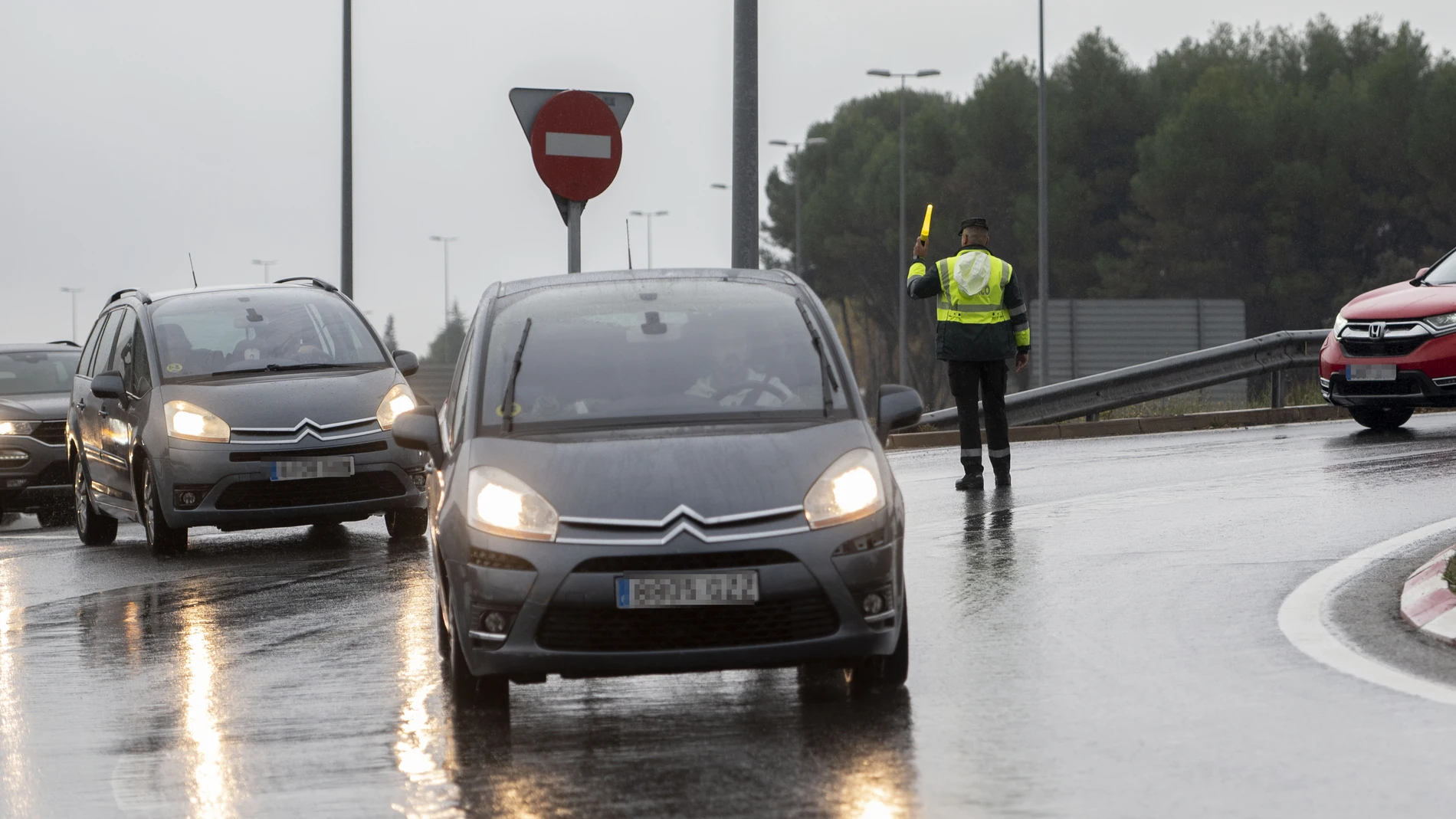 La DGT pide "precaución" a los conductores por el temporal de lluvia y viento en gran parte de España