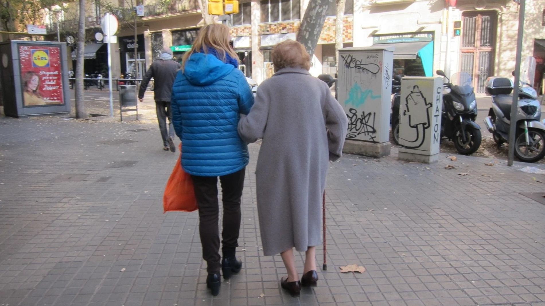 La Confederación Española de Alzheimer pide "más servicios" para proteger la salud de las personas cuidadoras