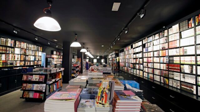Interior de la librería Joker en Bilbao