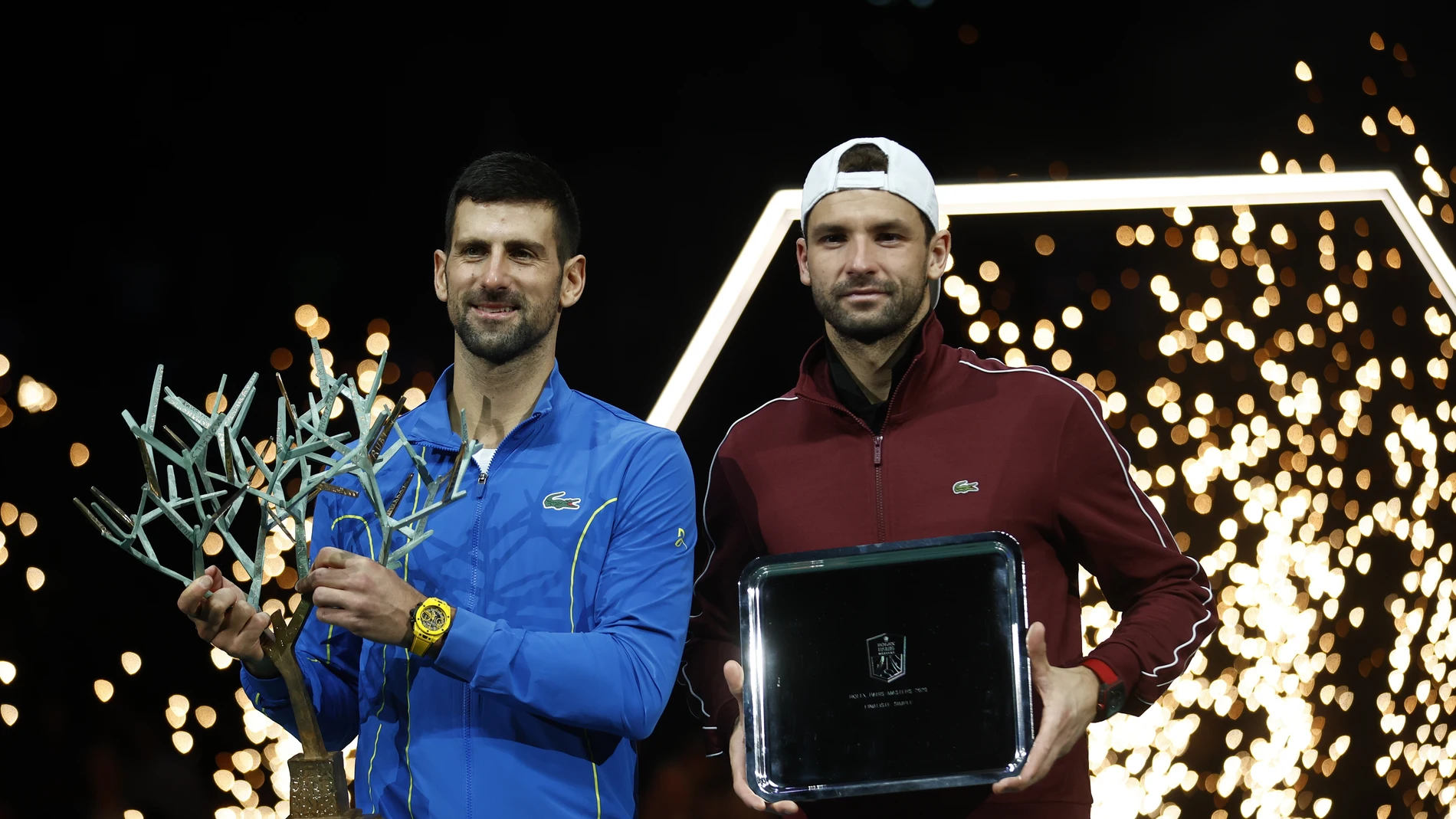 Paris (France), 05/11/2023.- Winner Novak Djokovic of Serbia (L) and runner-up Grigor Dimitrov of Bulgaria (R) pose with their trophies after their final match at the Paris Masters tennis tournament, in Paris, France, 05 November 2023. (Tenis, Francia) EFE/EPA/YOAN VALAT 