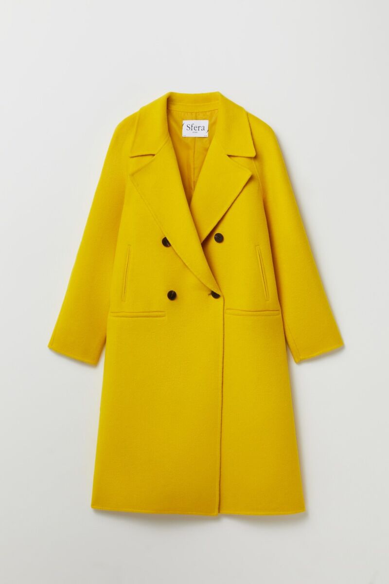 Abrigo largo amarillo con solapa