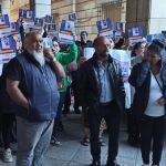La familia del joven desaparecido en Sevilla protesta en los Juzgados: "Dijo que no iba a tardar"