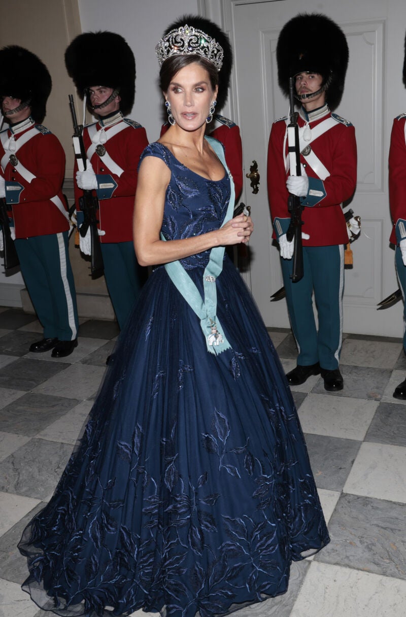 El look de gala de la Reina Letizia en Dinamarca.