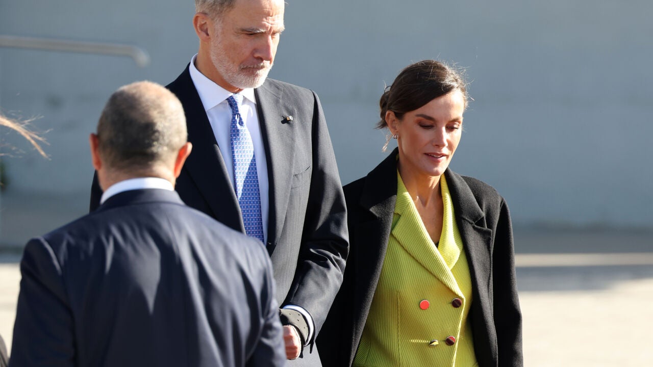 El Lookazo De Aeropuerto Más Elegante De La Reina Letizia Es El Que ...