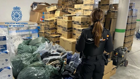 Cuatro detenidos en Usera por robar más de 700 cajas de juguetes y varios vehículos