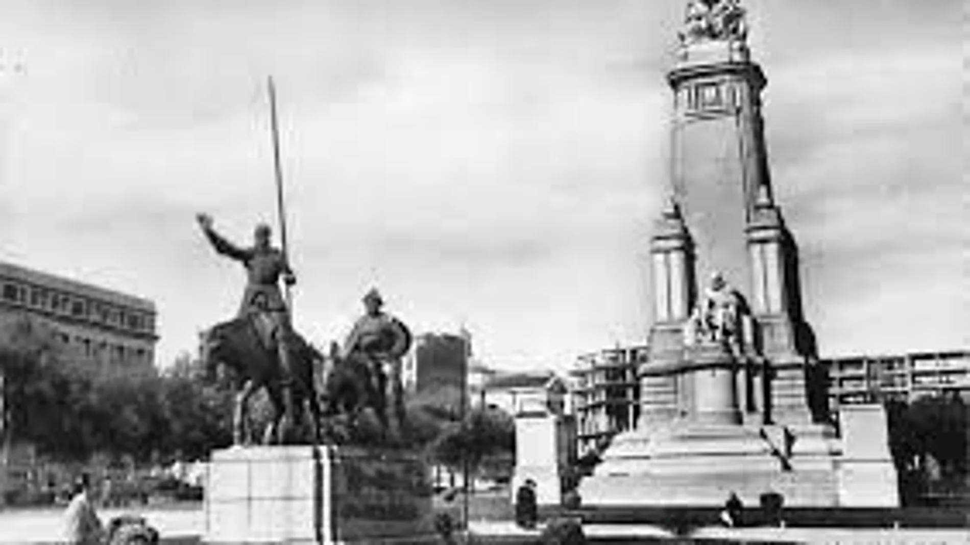 El Quijote que preside la plaza de España de Madrid