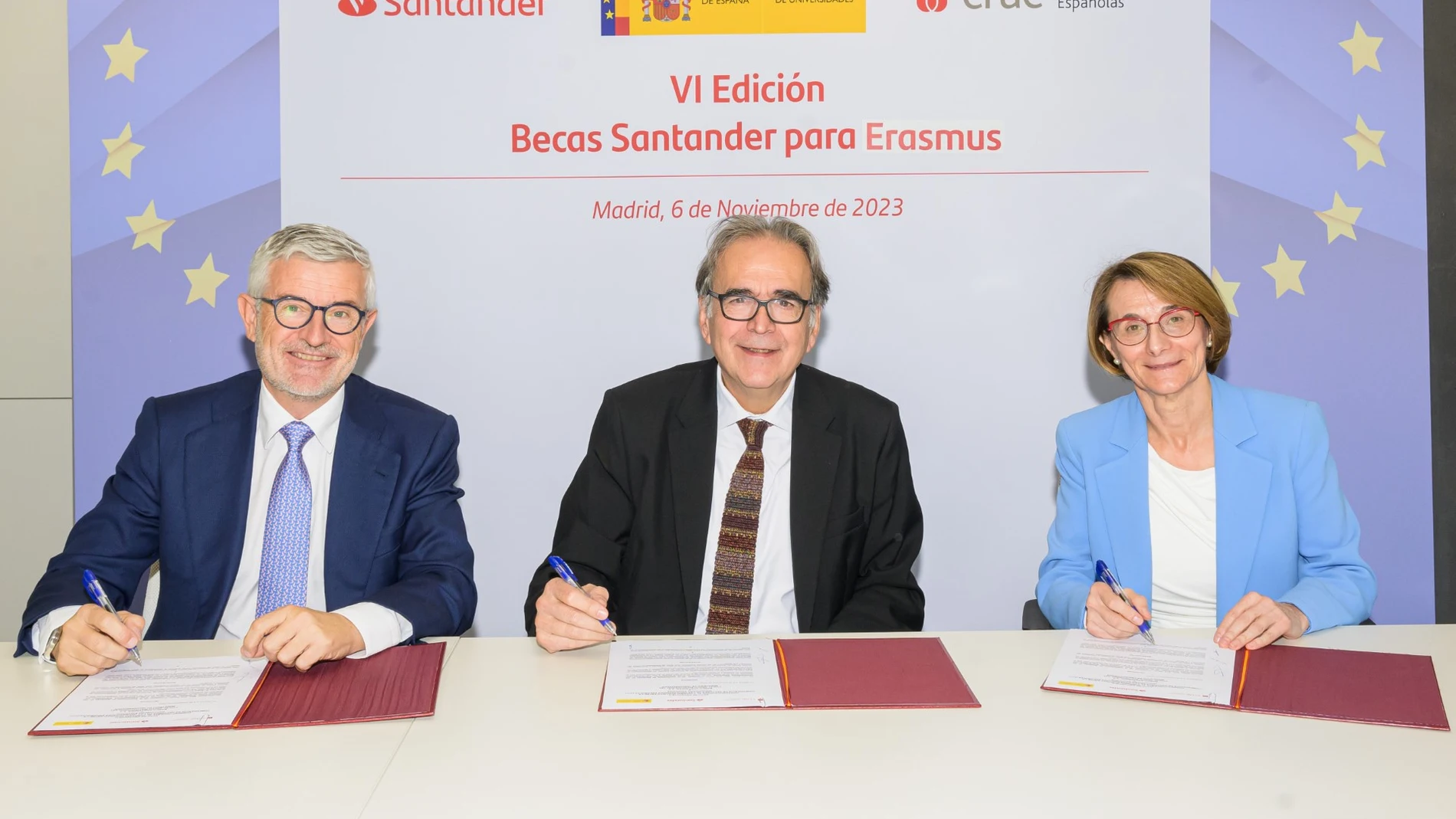 El consejero delegado de Santander España, Ángel Rivera, el ministro de Universidades, Joan Subirats, y la presidenta de Crue Universidades Españolas, Eva Alcón