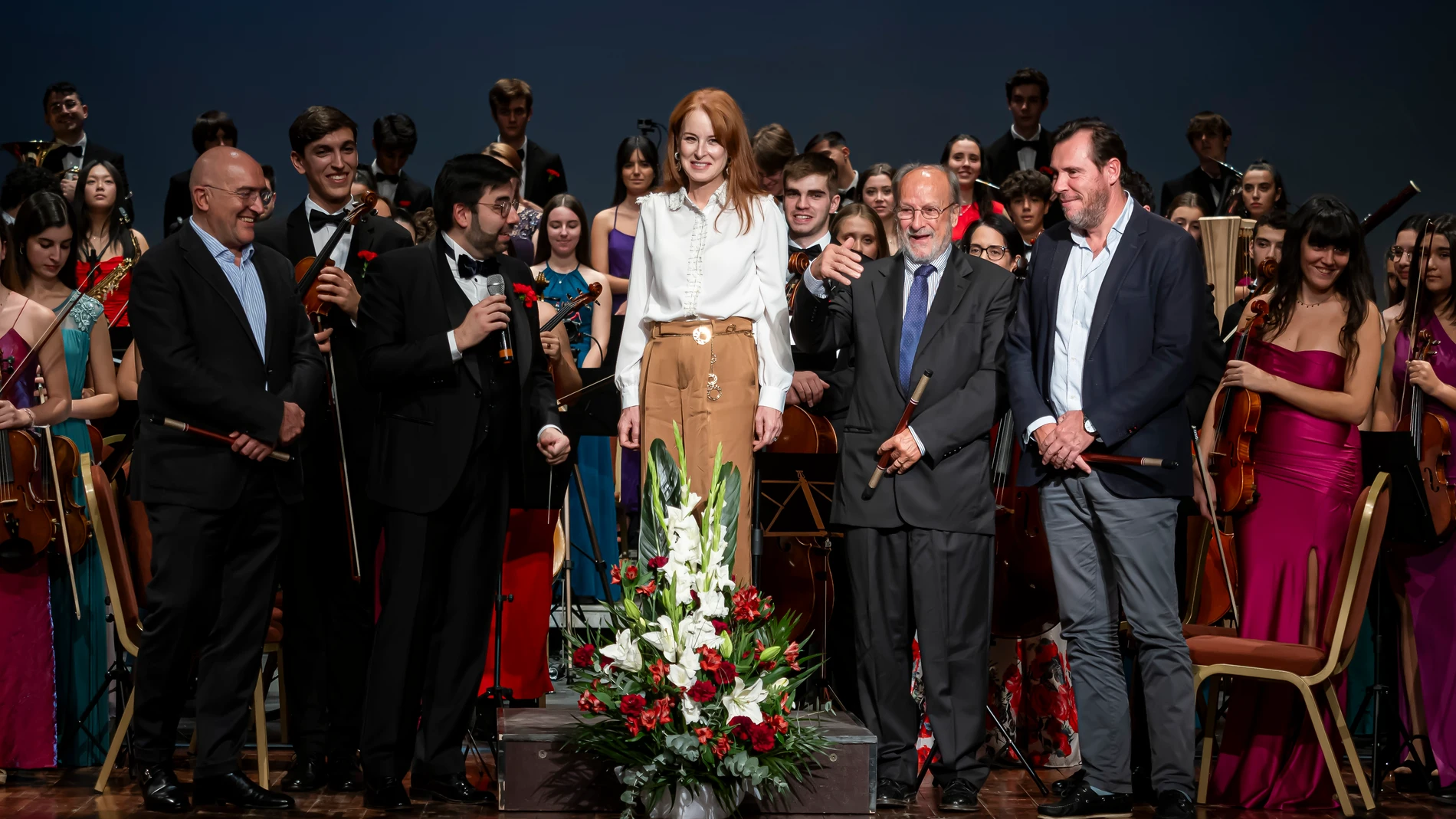 Ernesto Monsalve junto a Carnero, León de la Riva y Puente