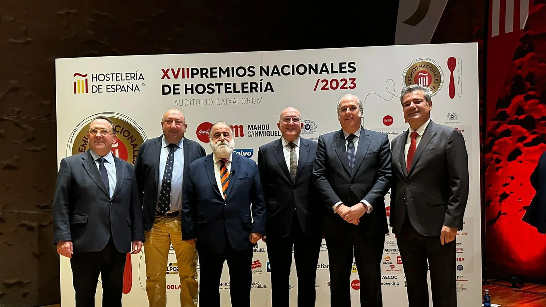 Pérez Andrés junto a Carnero, Fernández o José Luis Yzuel, entre otros, tras recoger el premio