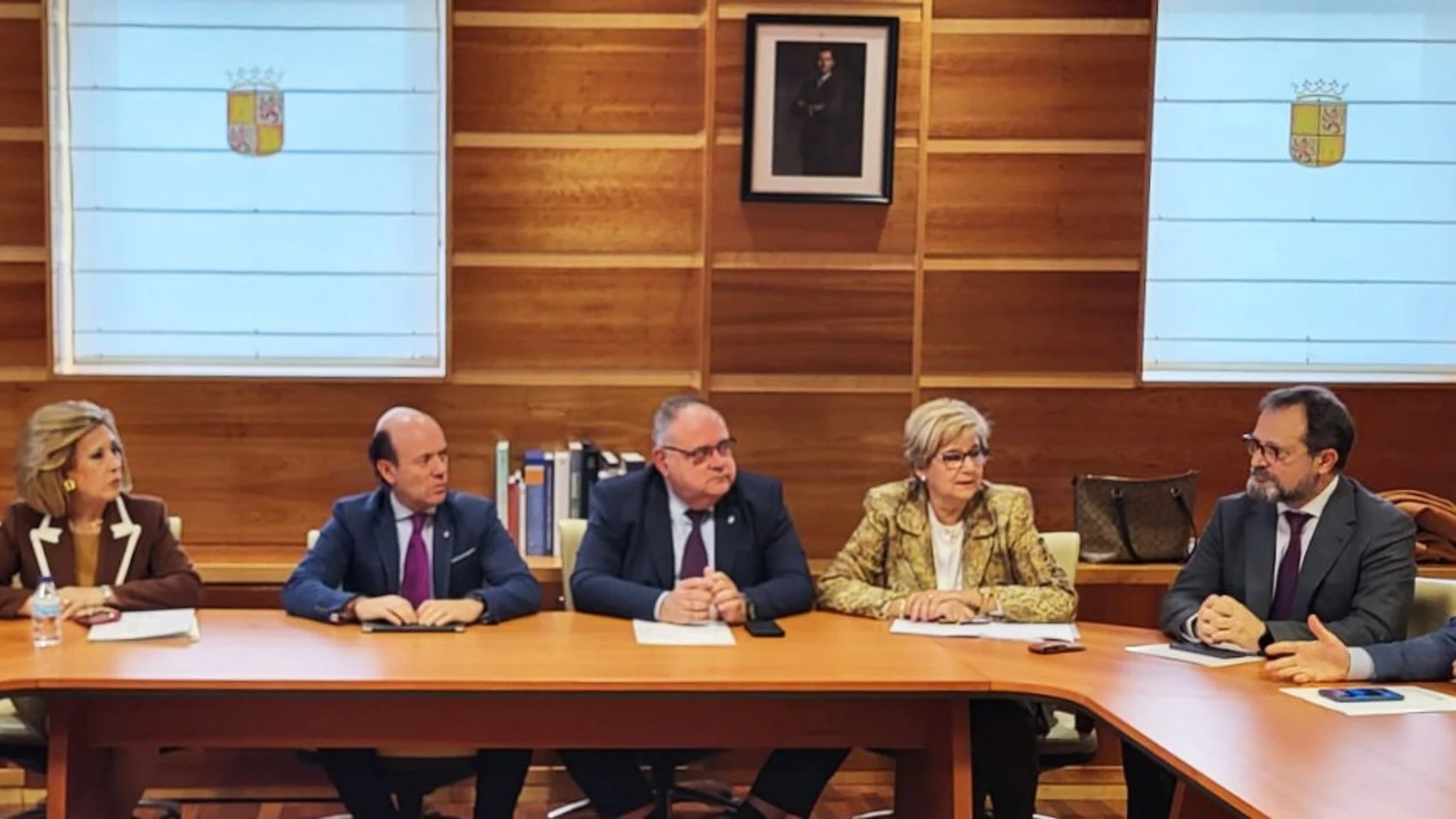 Reunión sanitaria en Salamanca presidida por Alejandro Vázquez