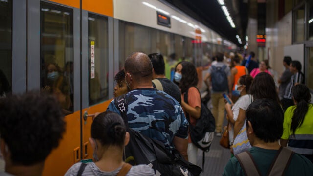 Economía/Transportes.- Los sindicatos convocan cuatro días de huelga en Renfe y Adif contra el traspaso de Rodalies