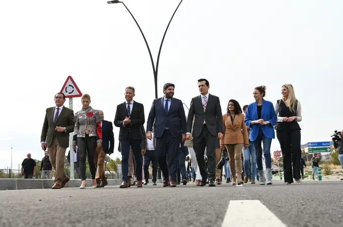 López Miras inaugura la Ronda Central de Lorca que saca 7.000 coches diarios del centro 