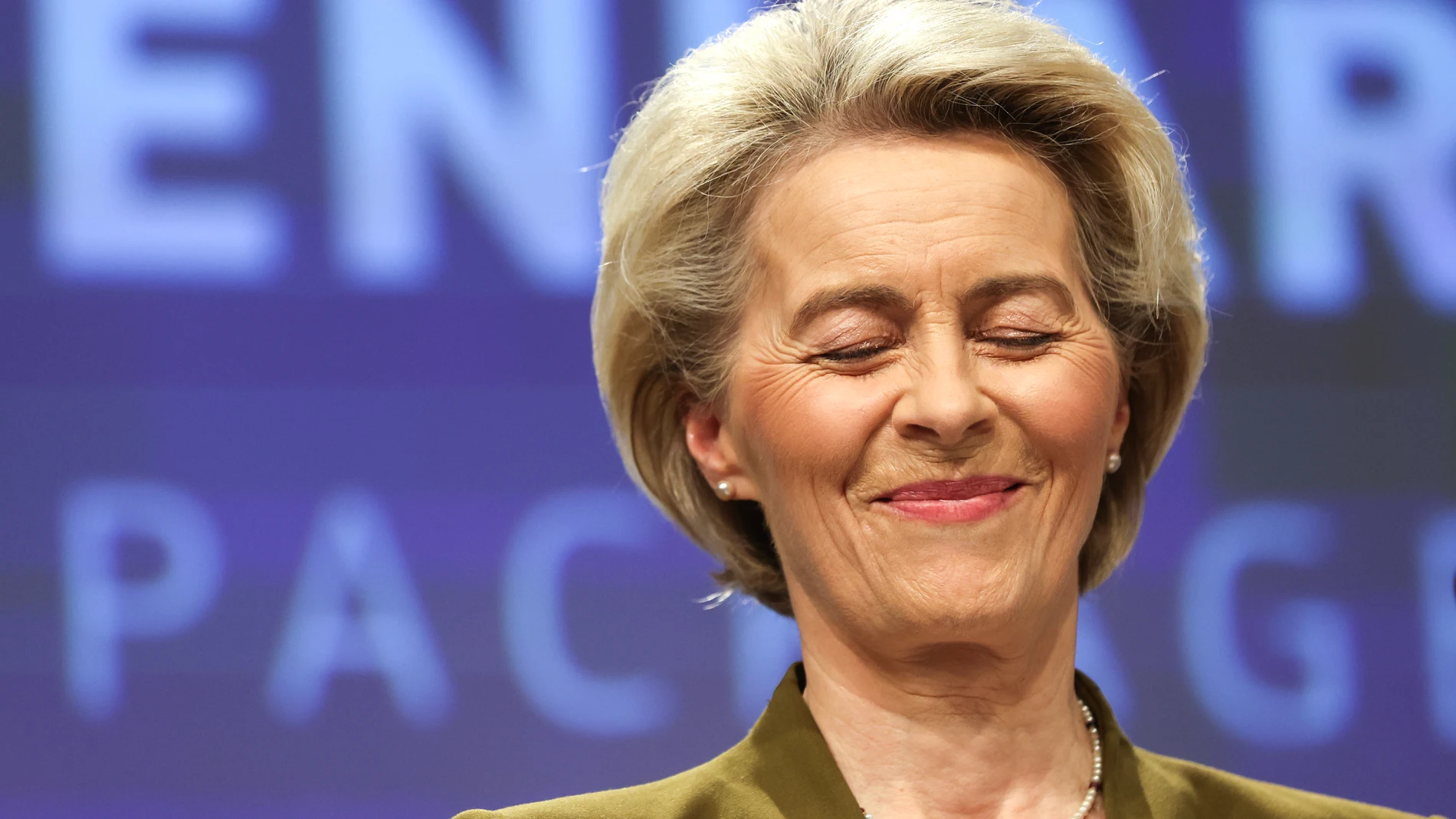 Brussels (Belgium), 08/11/2023.- European Commission President Ursula von der Leyen reacts as she holds a press conference on the EU'Äôs 2023 enlargement package and the new Growth Plan for the Western Balkans, in Brussels, Belgium, 08 November 2023. (Bélgica, Bruselas) EFE/EPA/OLIVIER HOSLET 